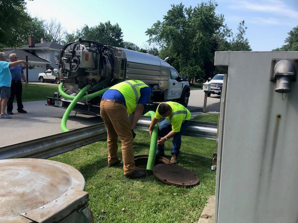 crew members using the model 400 eco on a sewer